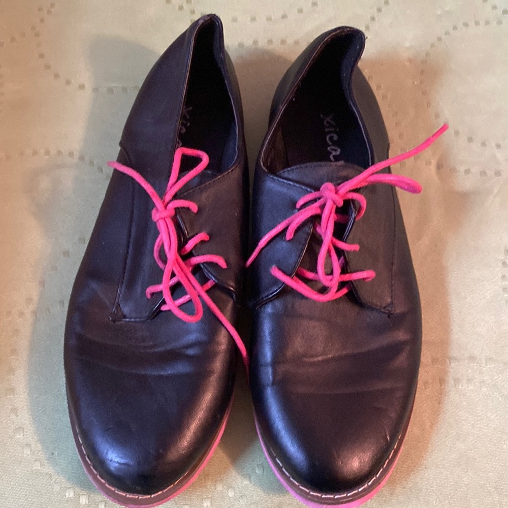 Womens Black Loafers Xica size 8 Pink Laces Shoes